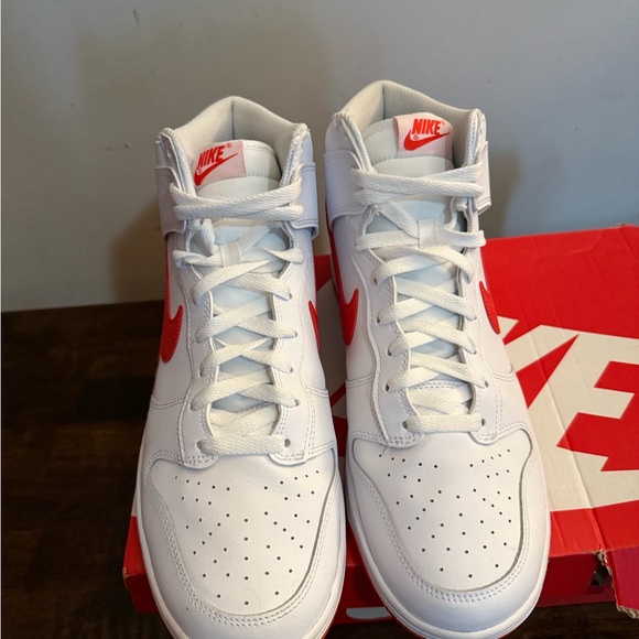 Nike Dunk High - Picture 3 of 5